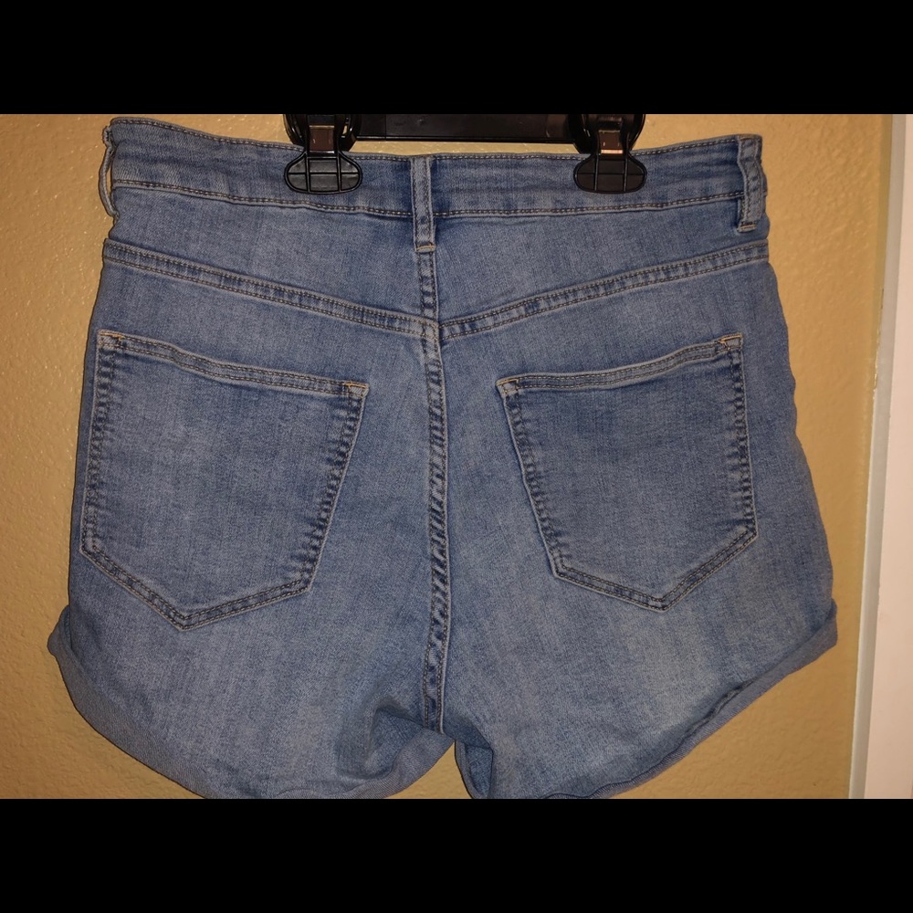 Shorts - Picture 3 of 3